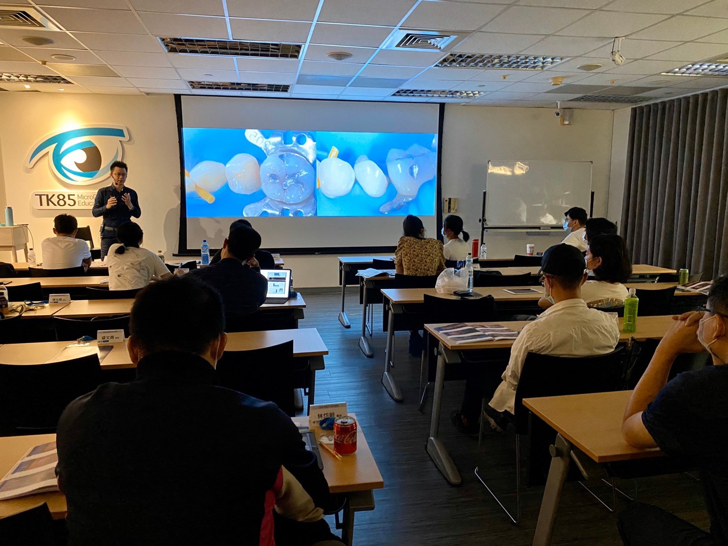 高雄TK85顯見顯微教室黏著式微創修復 part I